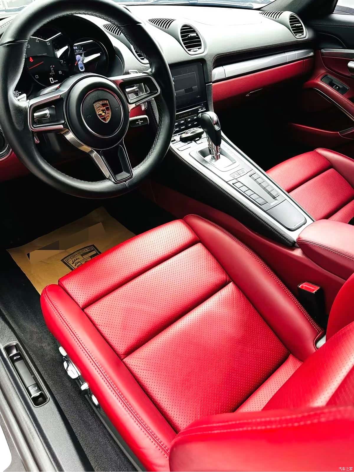 Porsche Cayman, 2018 все фото