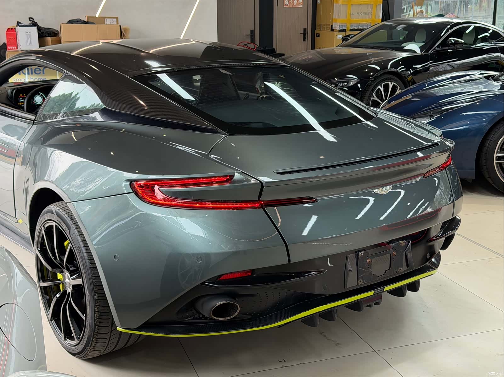 Aston Martin DB11, 2019 8