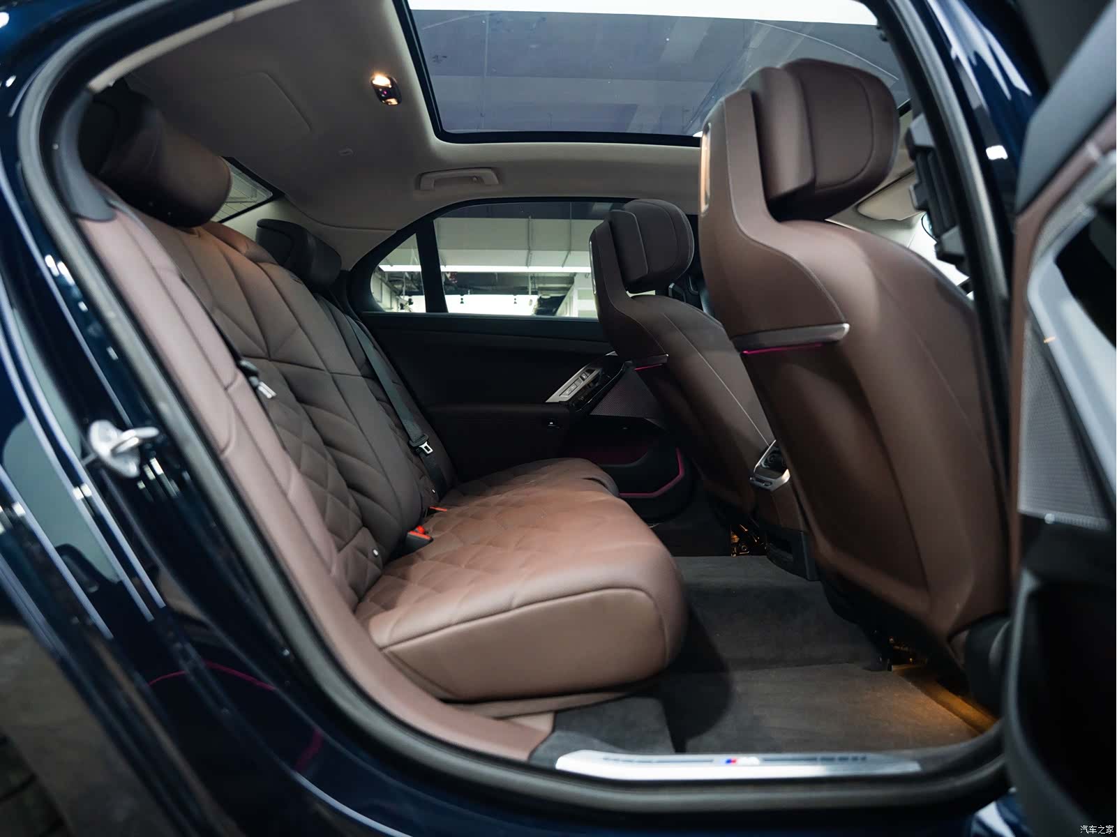 BMW i7, 2024 28