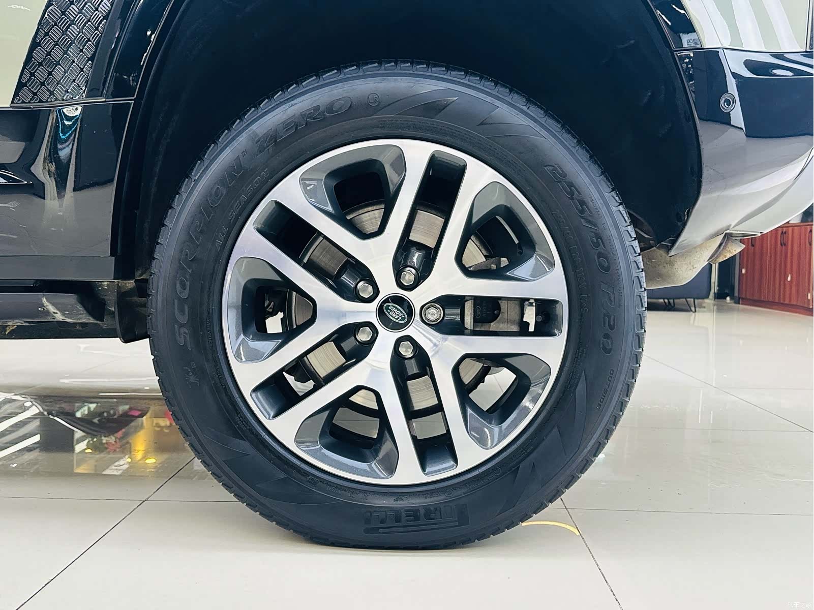 Land Rover Defender, 2023 23