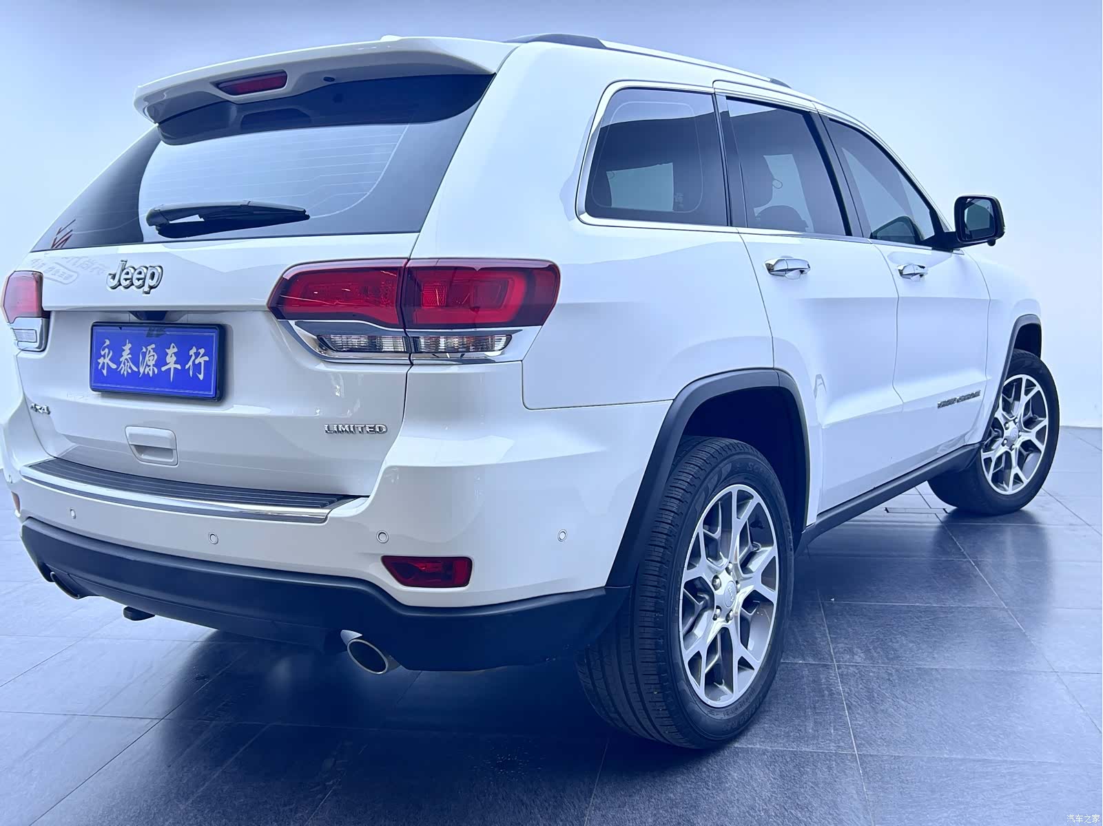 Jeep Grand Cherokee, 2023 все фото