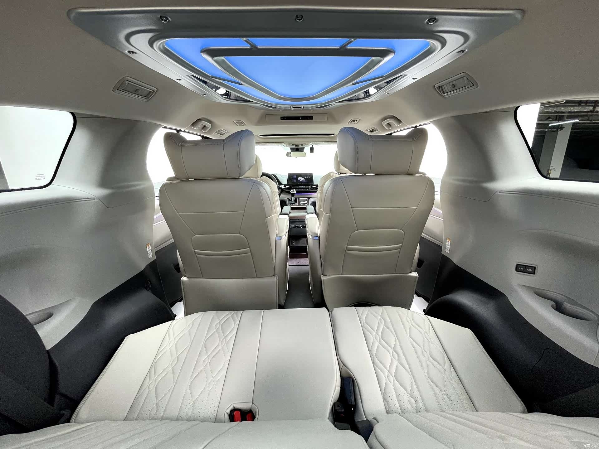 Toyota Sienna, 2026 28