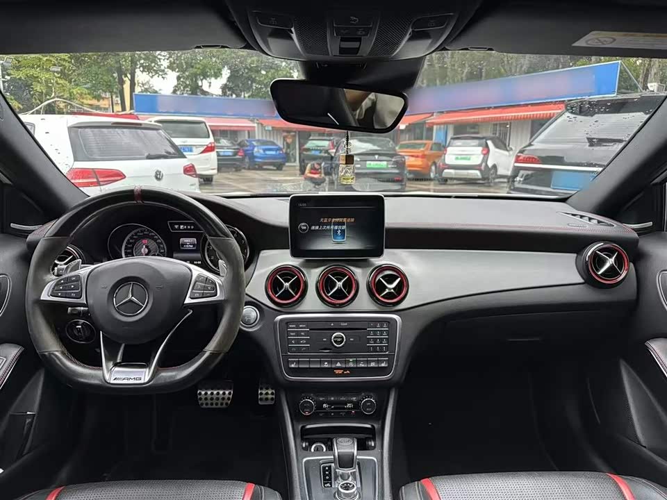 Mercedes-Benz GLA AMG Mercedes-Benz GLA AMG