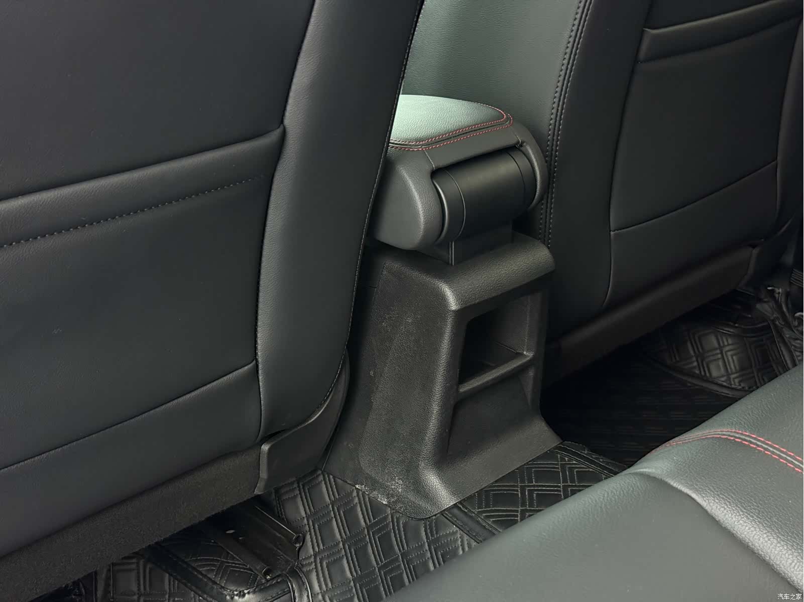 Audi Q2L, 2023 15