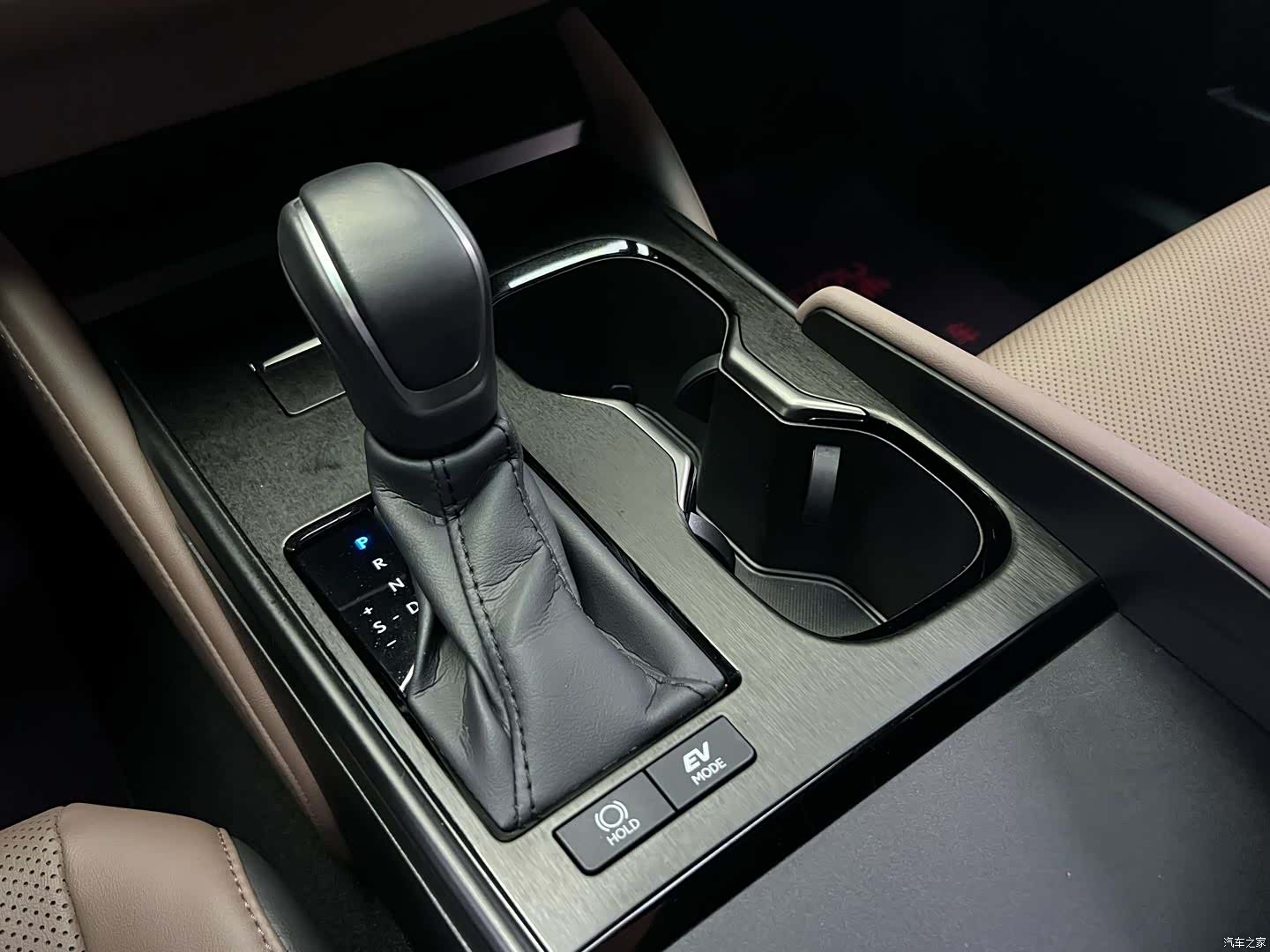 Lexus ES, 2025 15