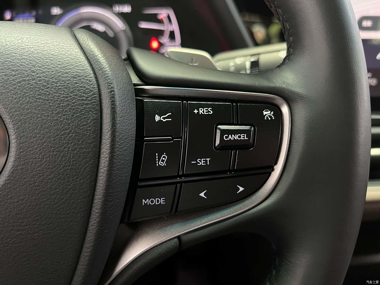 Lexus ES, 2025 22