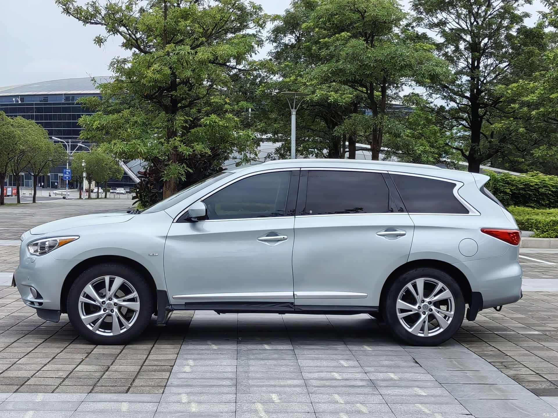 Infiniti JX35, 2014 7
