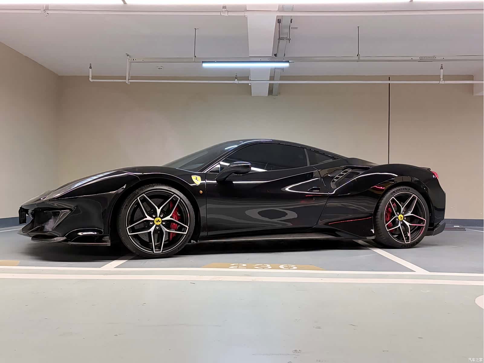 Ferrari 488, 2016 9