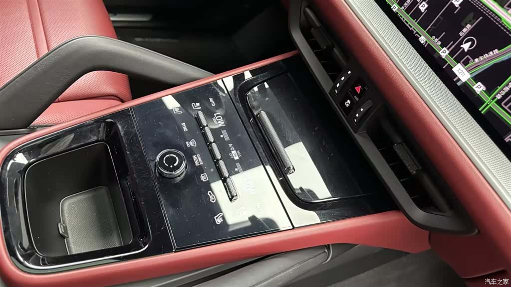 Porsche Cayenne, 2025 12