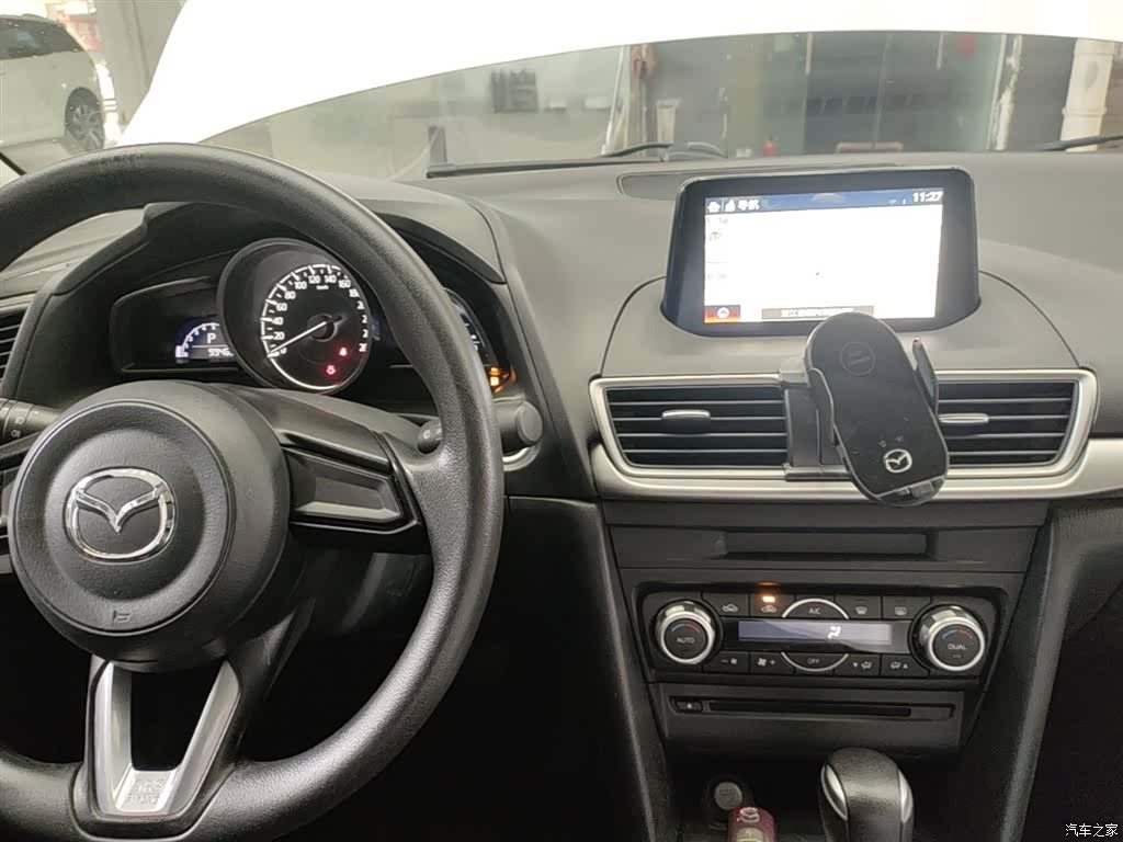 Mazda Mazda3, 2017 10