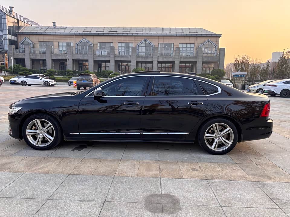 Volvo S90