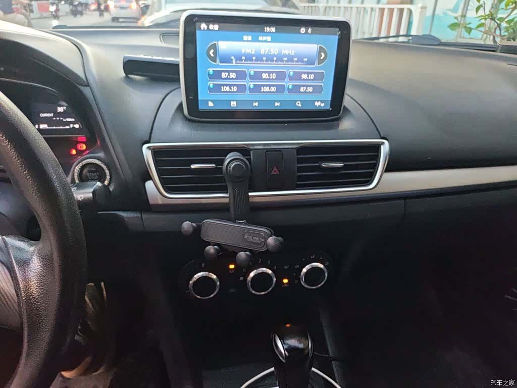 Mazda Mazda3, 2015 14