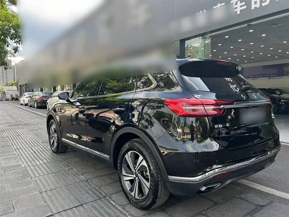 Hongqi HS5