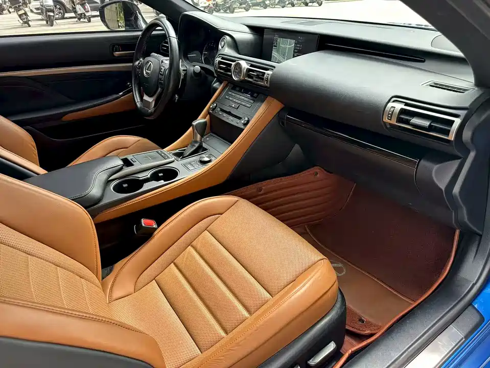 Lexus RC