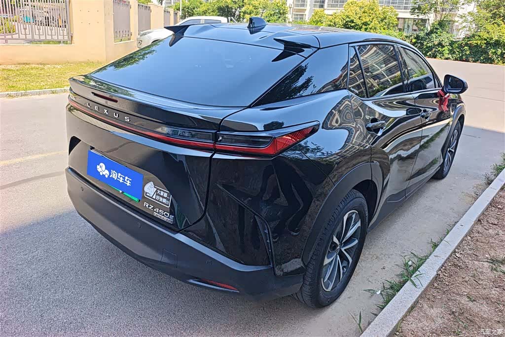 Lexus RZ, 2024 3