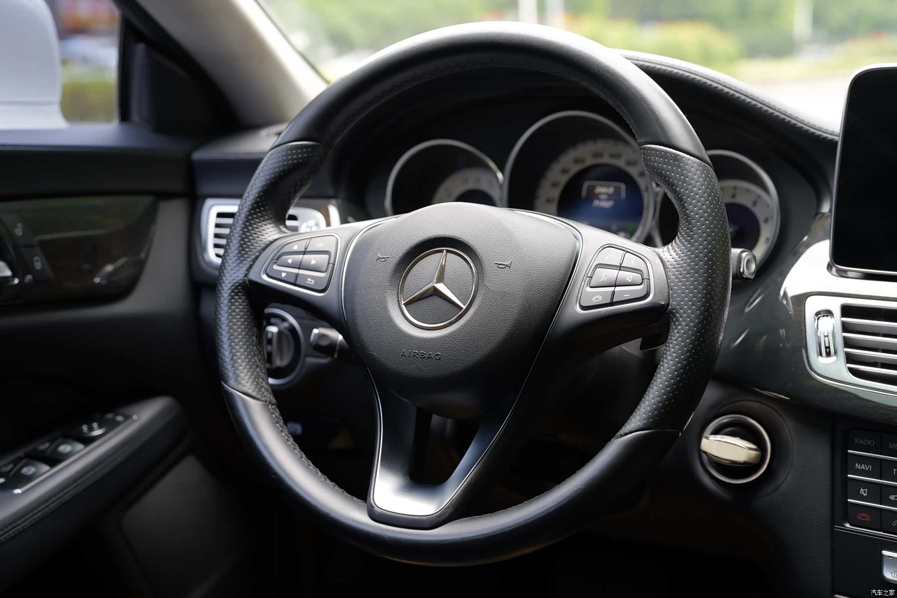 Mercedes-Benz CLS, 2015 24