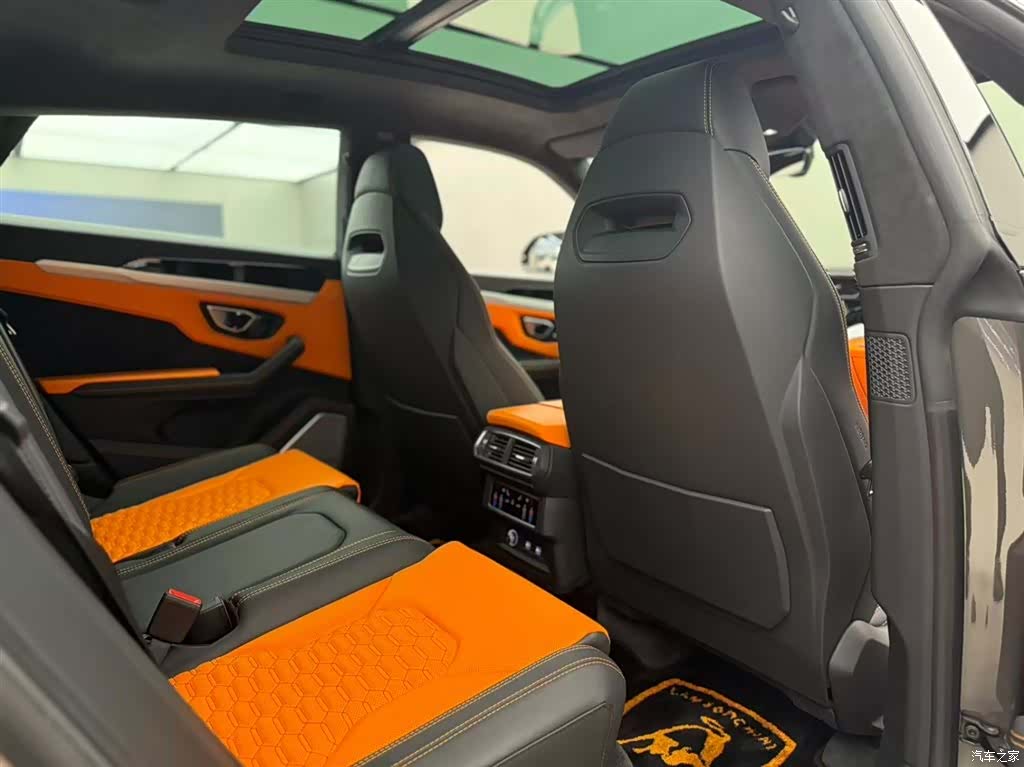 Lamborghini Urus, 2022 10