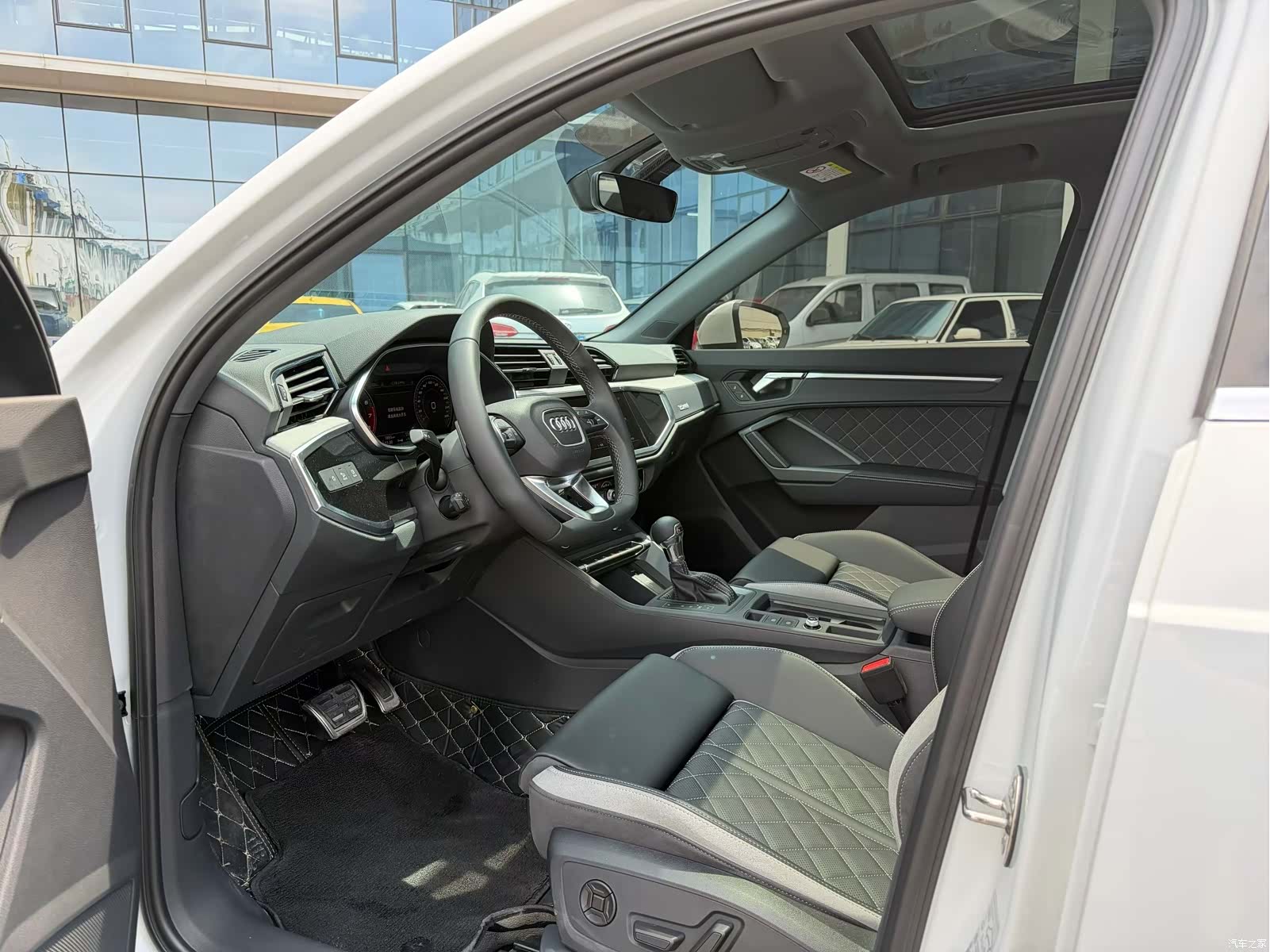 Audi Q3, 2025 4