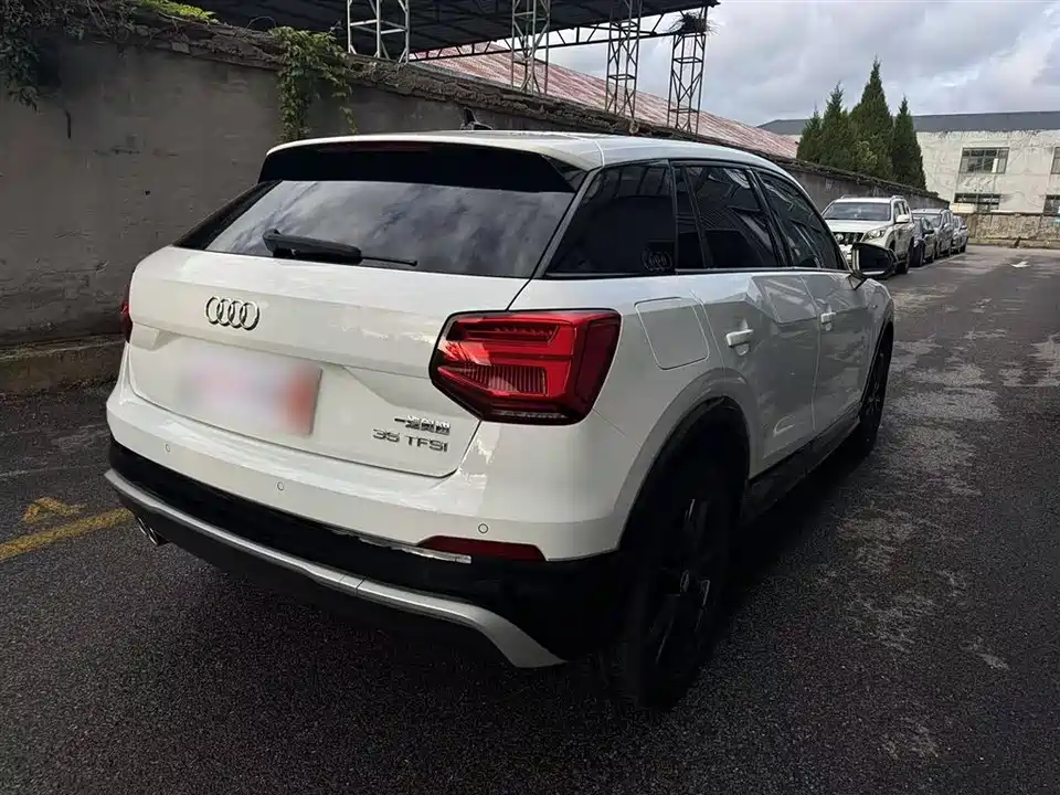 Audi Q2L