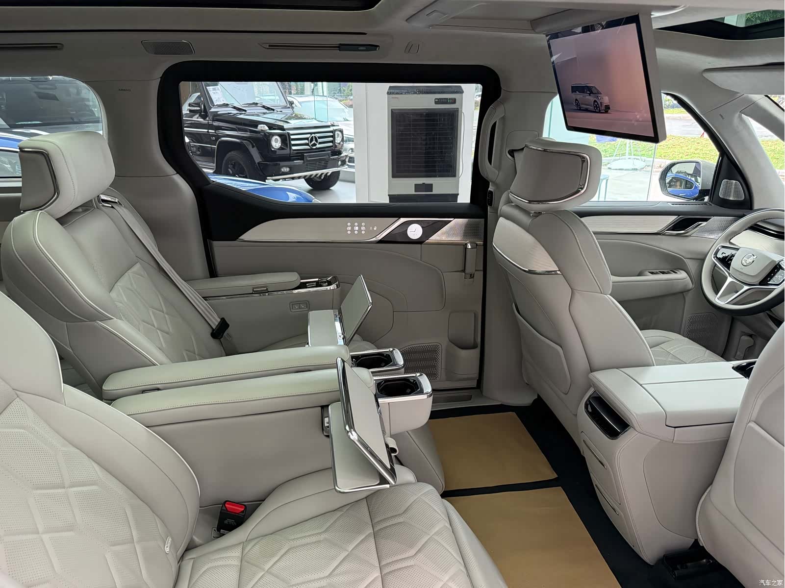 Volvo EM90, 2024 11