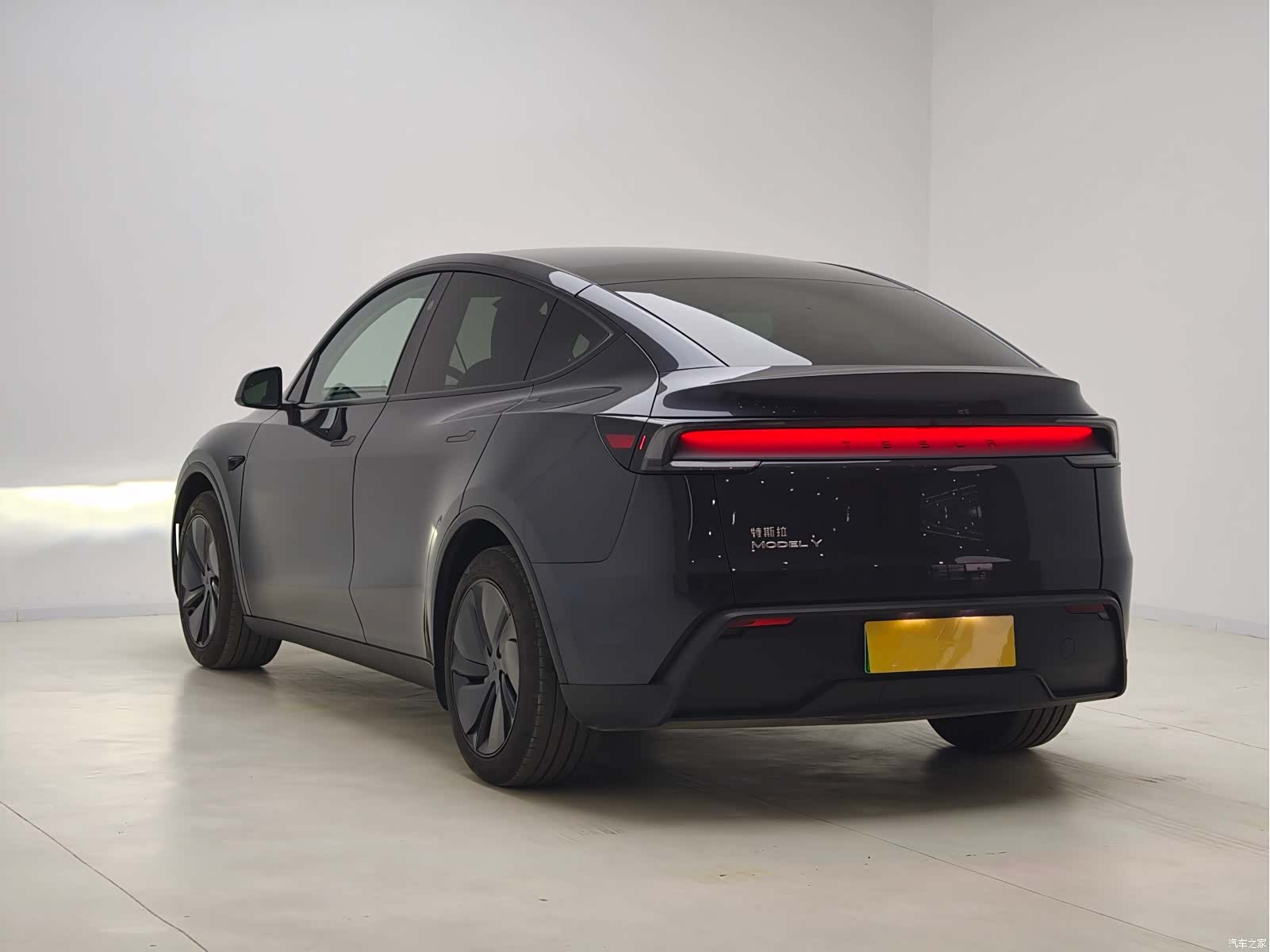 Tesla Model Y, 2025 9