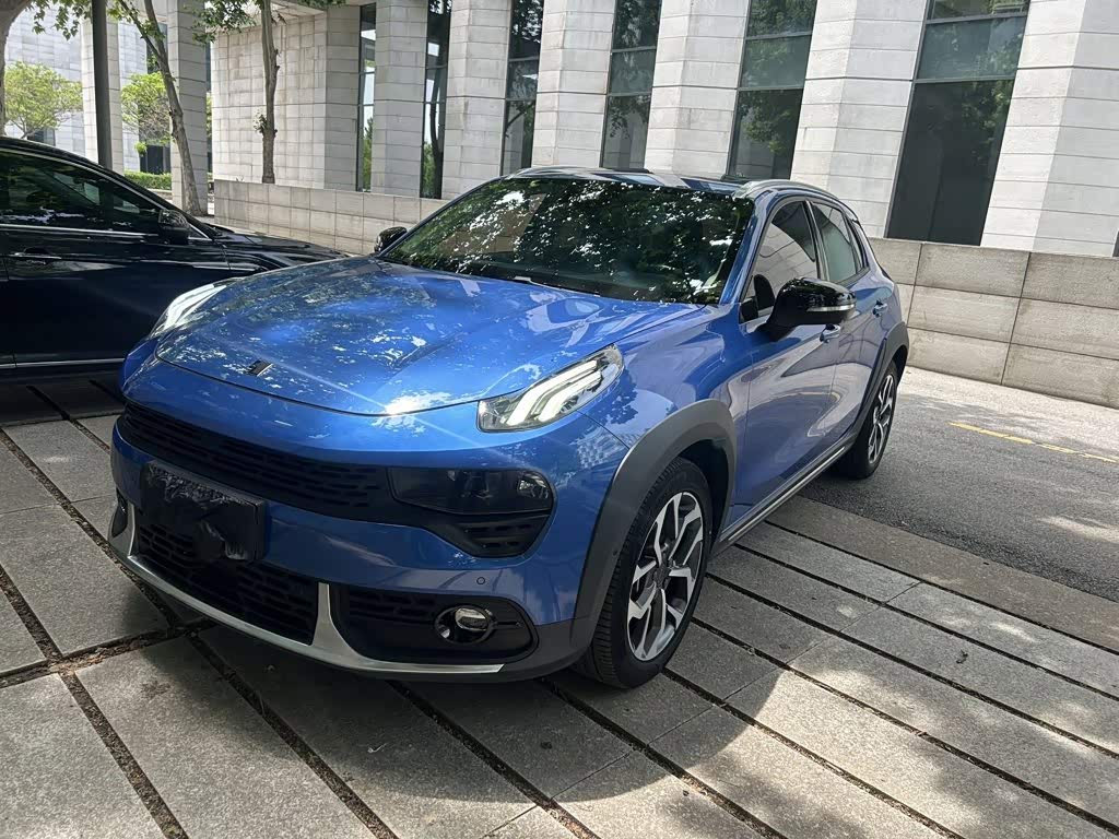 Lynk & Co 02