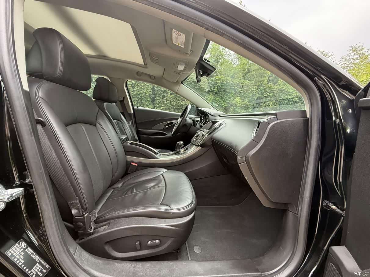 Buick LaCrosse, 2011 10