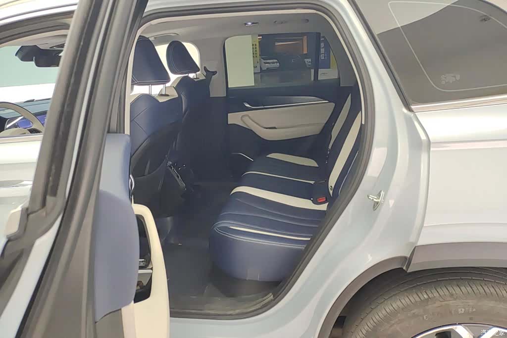 Geely Xingyue L, 2023 11
