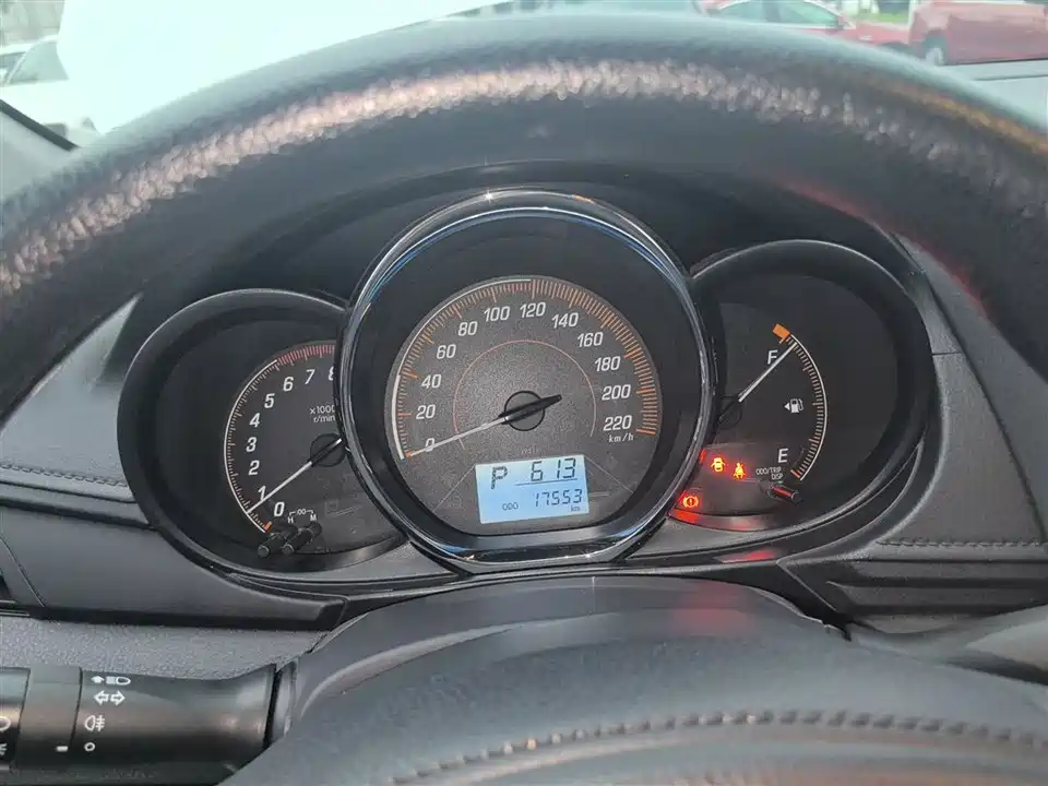 Toyota YARiS L to enjoy