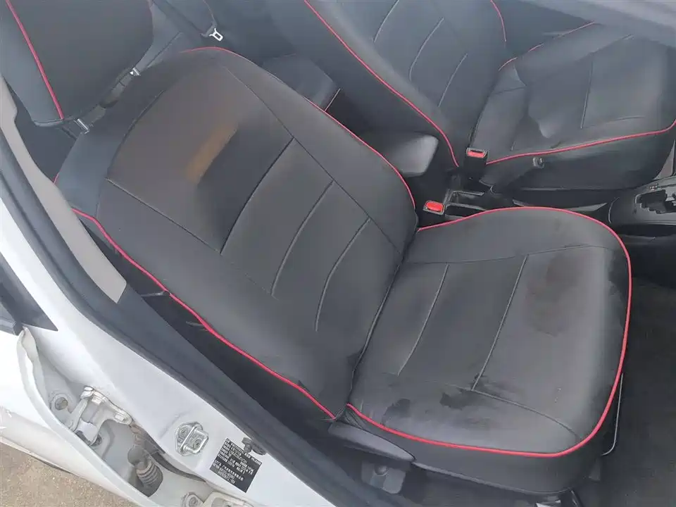 Toyota YARiS L to enjoy