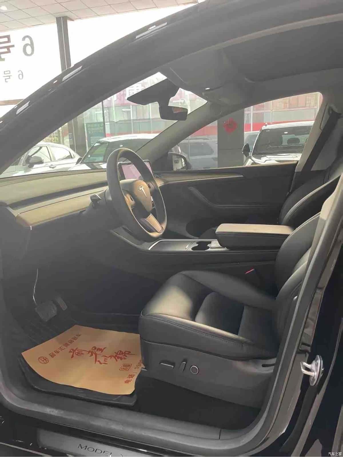 Tesla Model Y, 2023 4