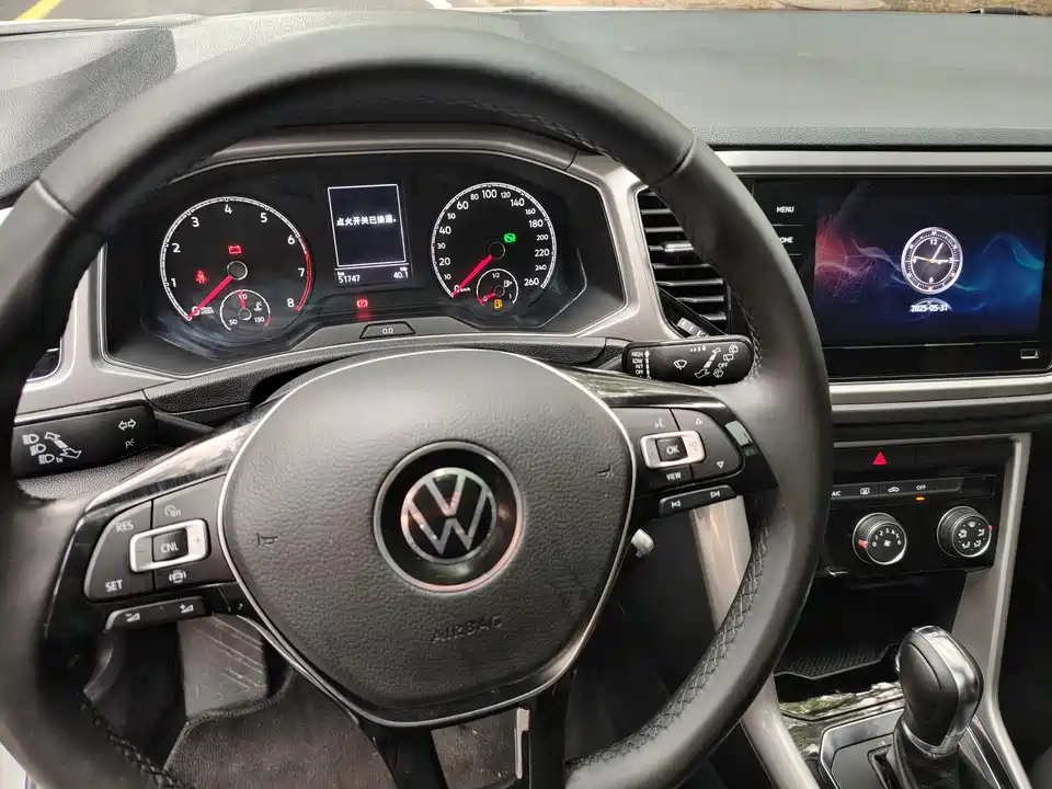 Volkswagen T-ROC exploring Songs