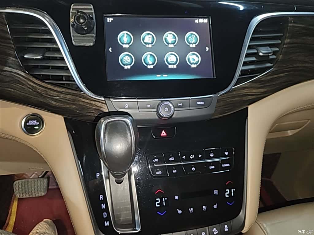 Buick GL8, 2017 13