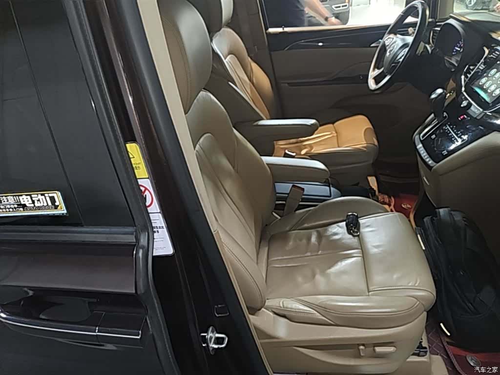 Buick GL8, 2017 25
