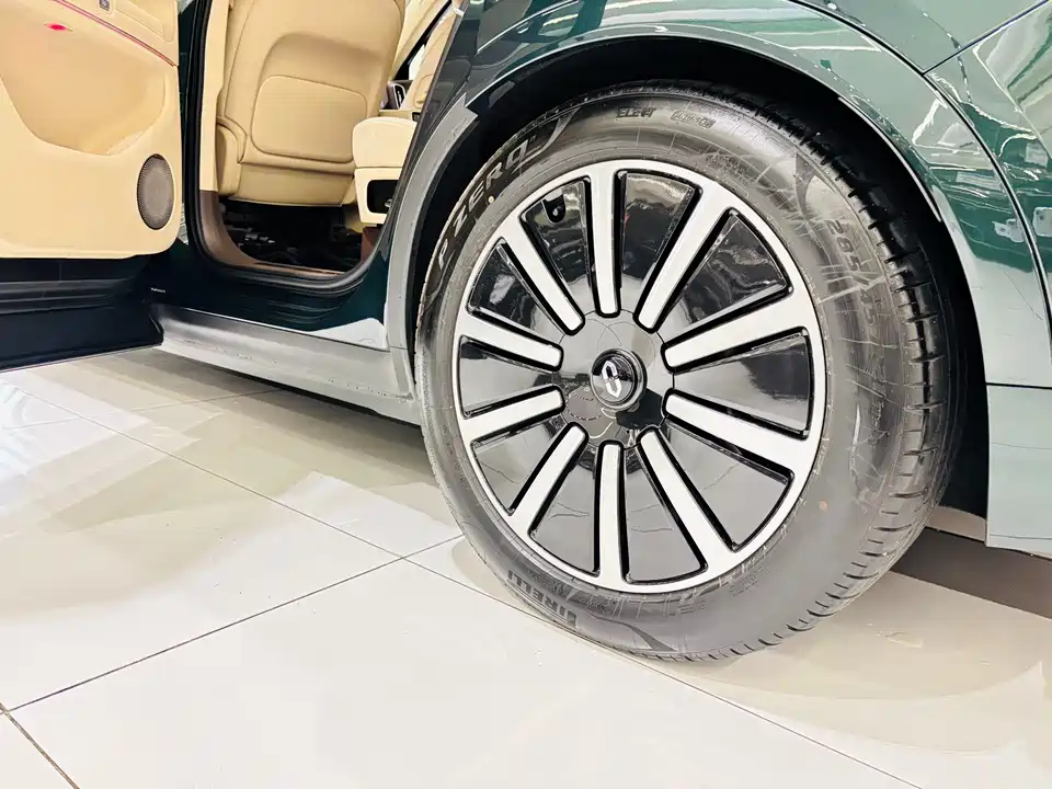 AITO Ask the world M9