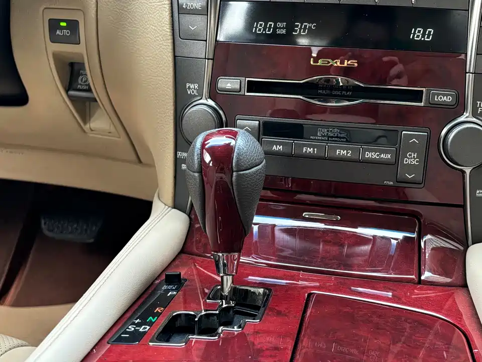 Lexus LS