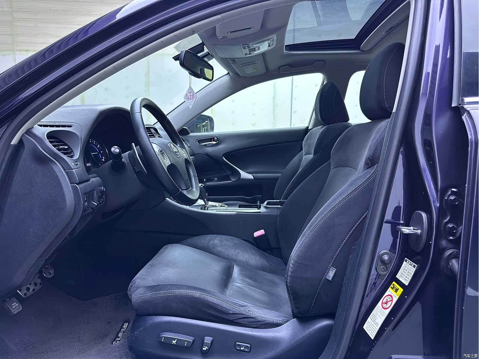 Lexus IS, 2011 8