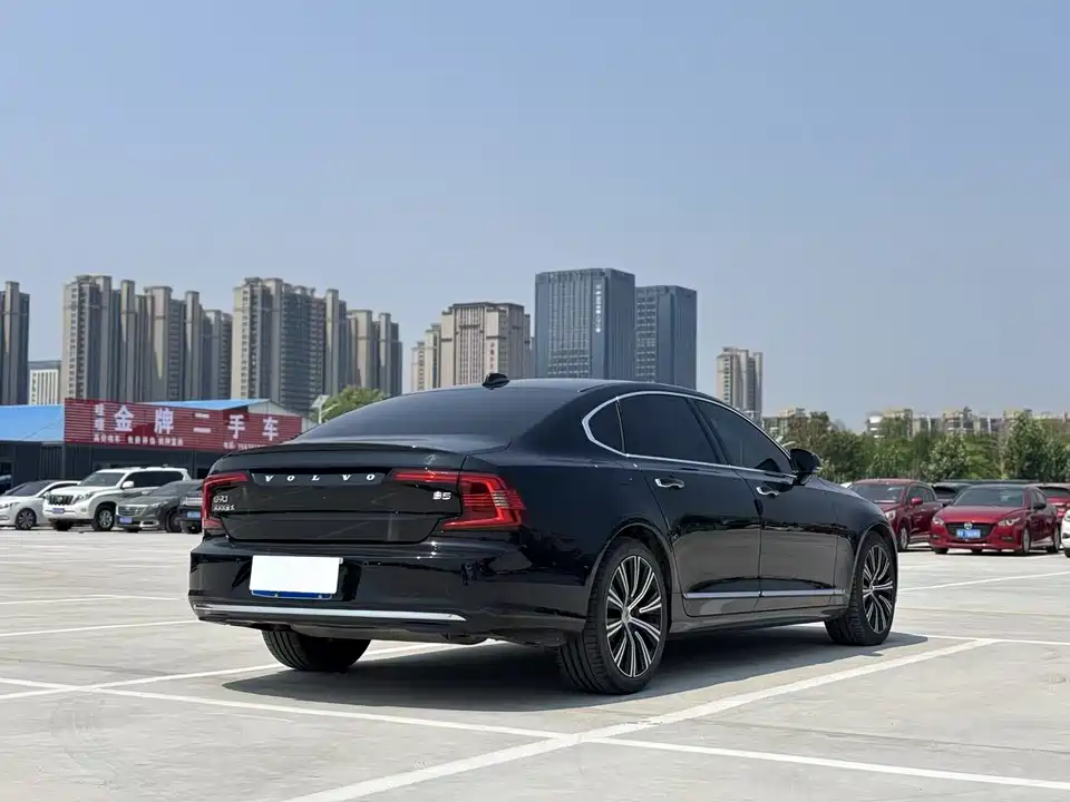 Volvo S90