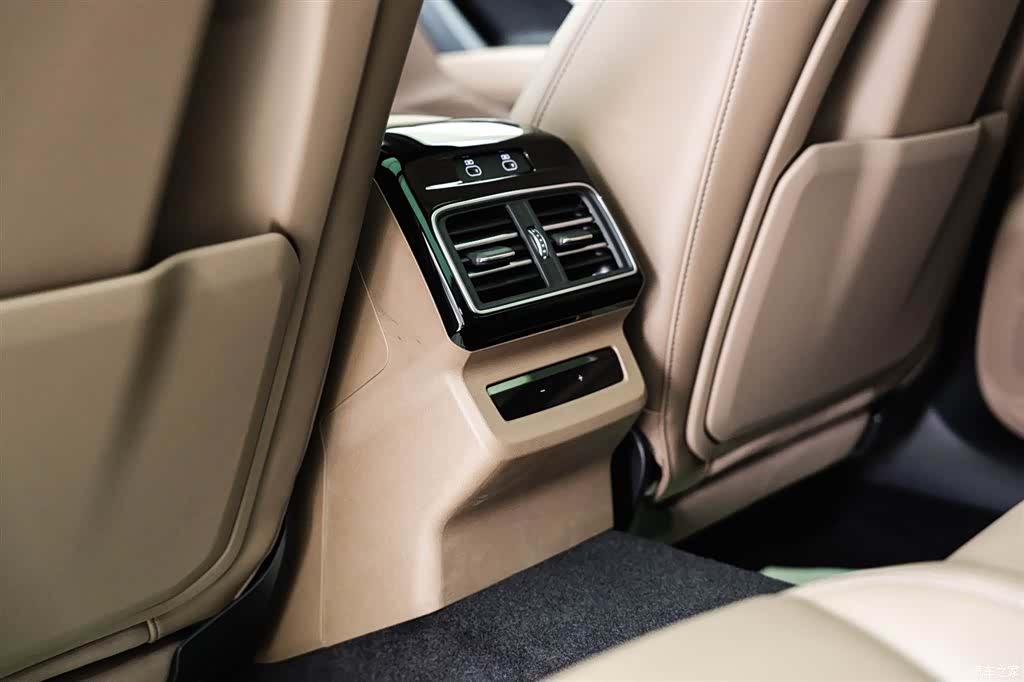 Audi Q5L, 2026 17