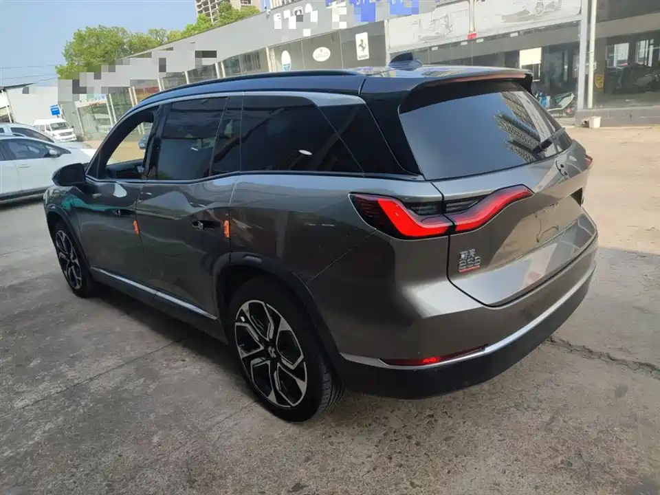 NIO ES8