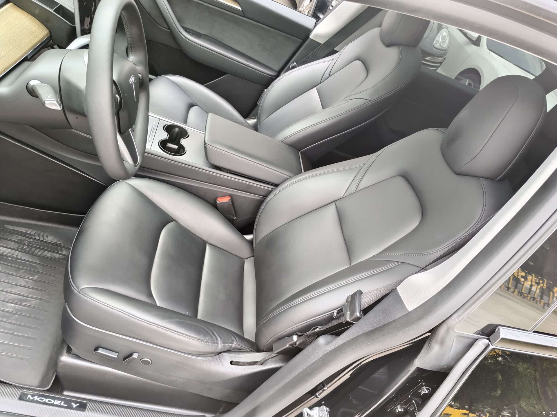 Tesla Model Y, 2021 все фото