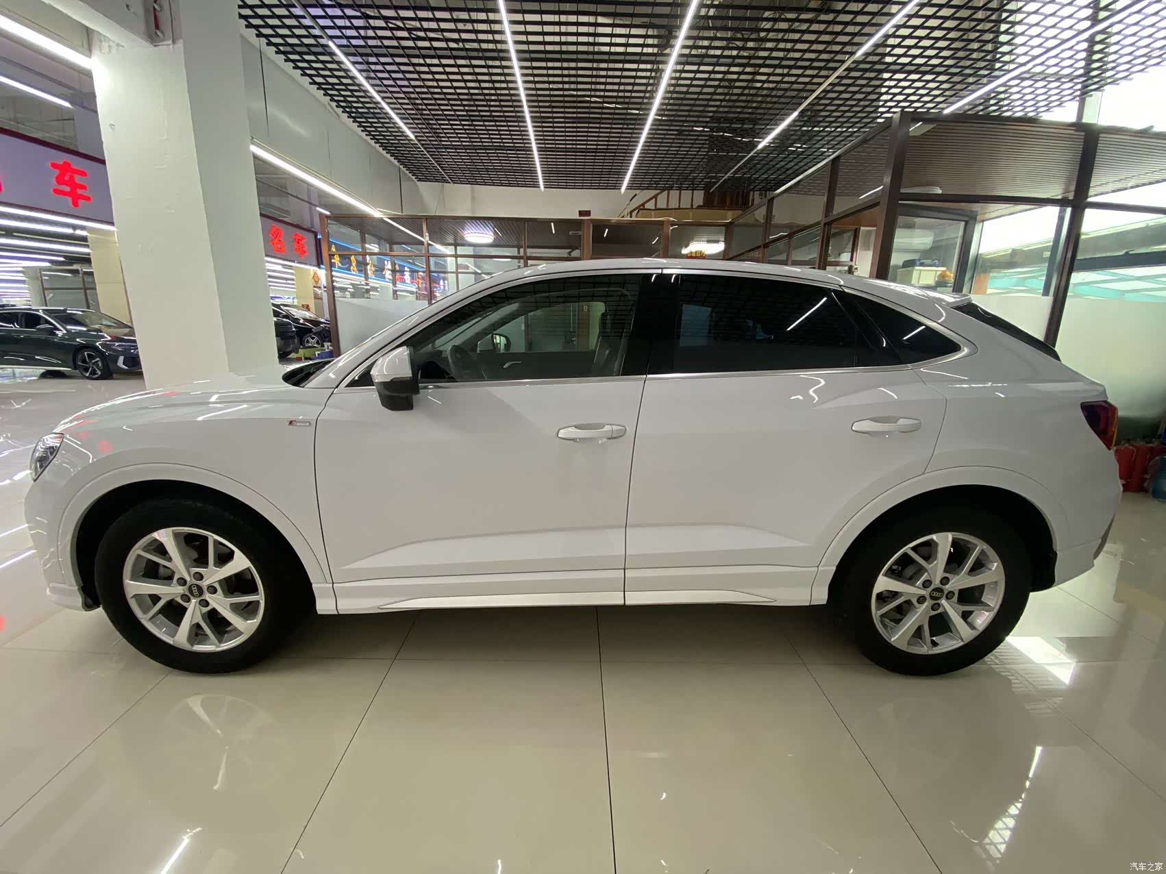 Audi Q3, 2022 все фото