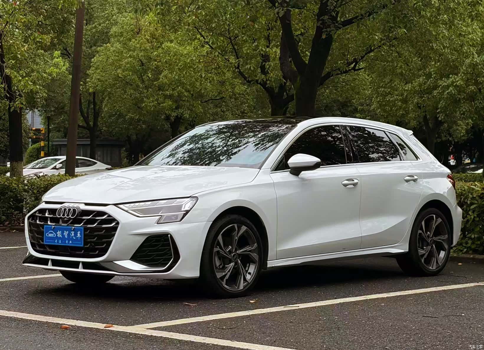Audi Flying Spur, 2025 1