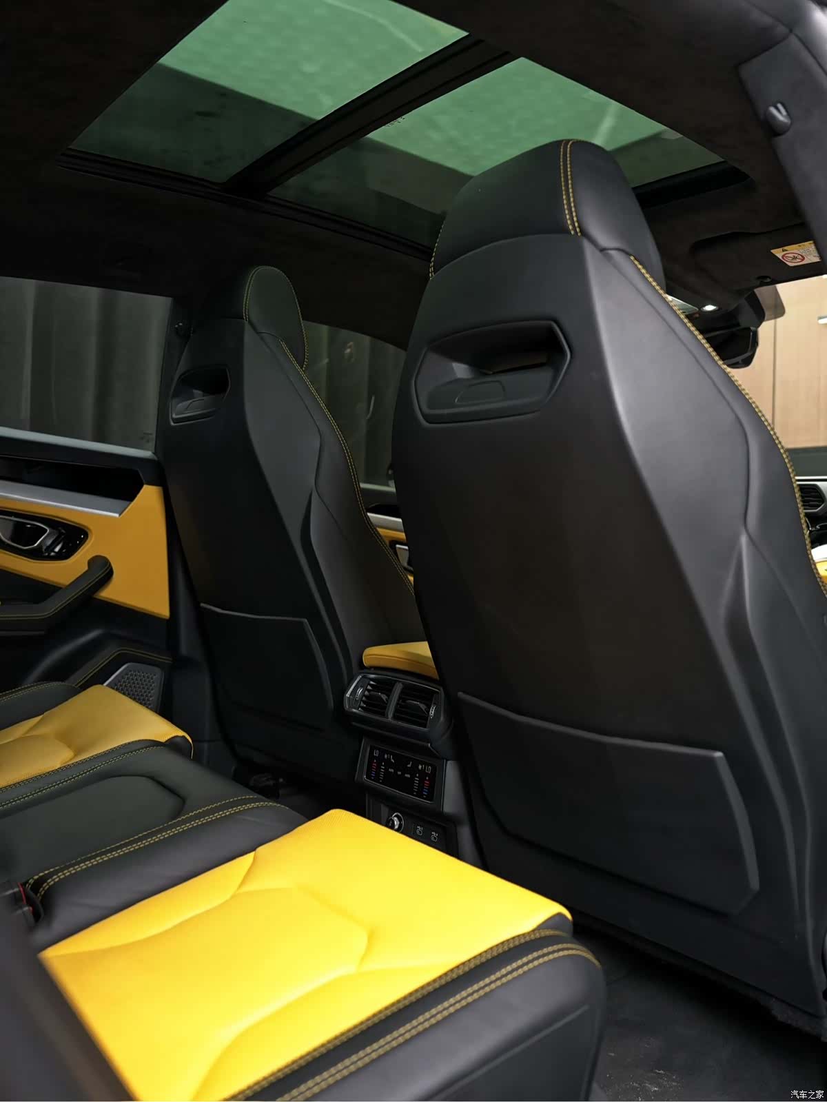 Lamborghini Urus, 2023 17