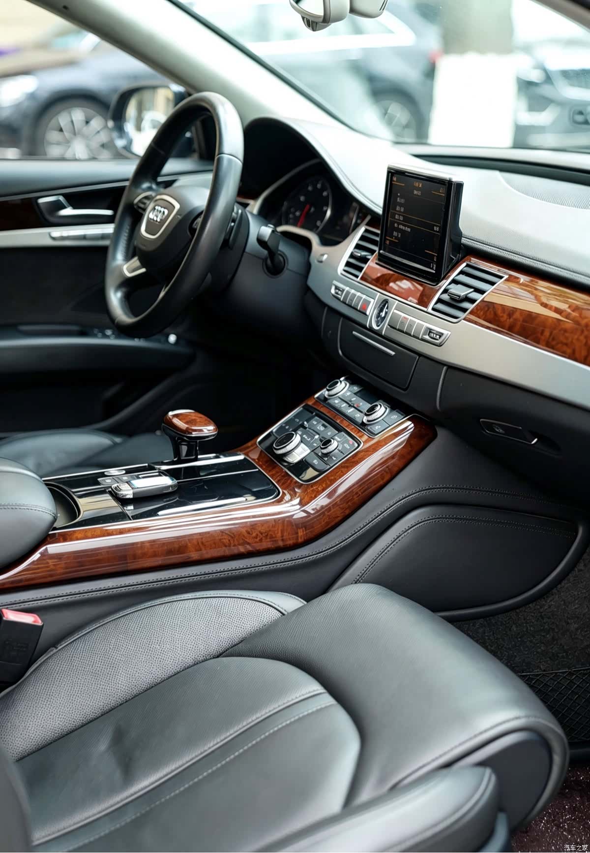 Audi A8L, 2012 6