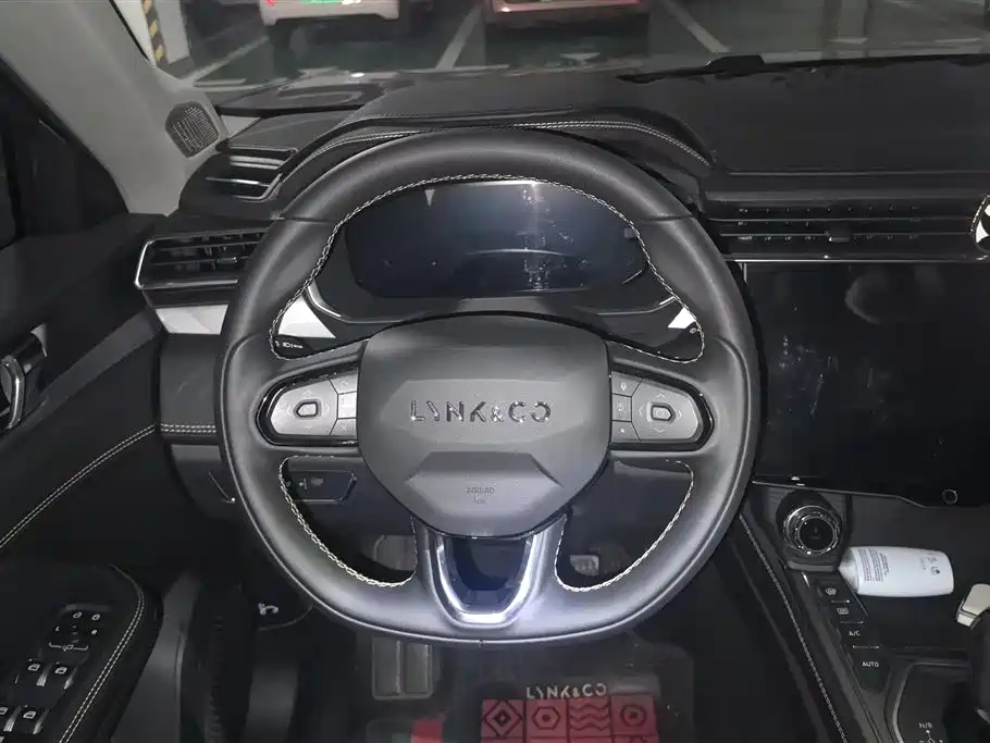 Lynk & Co 01