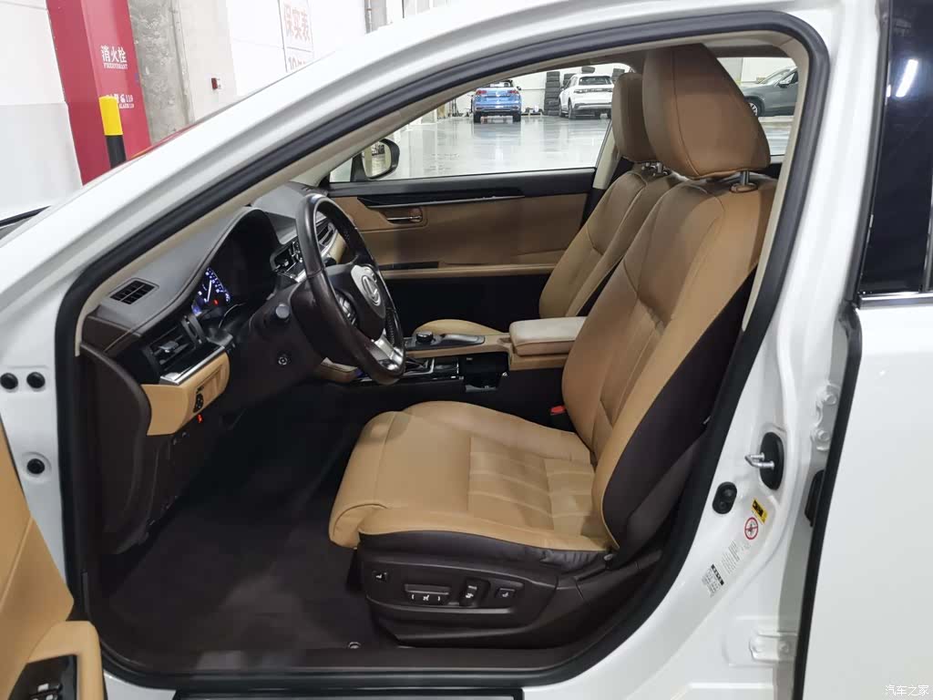 Lexus ES, 2017 10