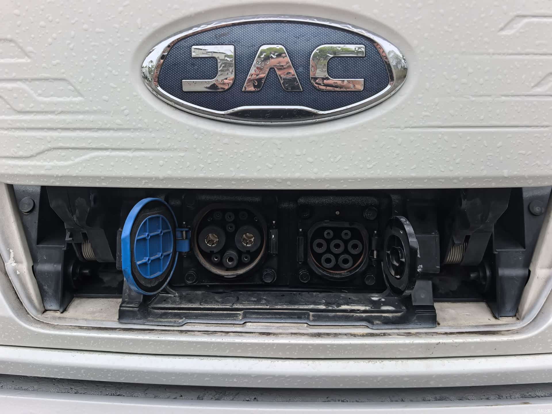 JAC iEVS4, 2019 25