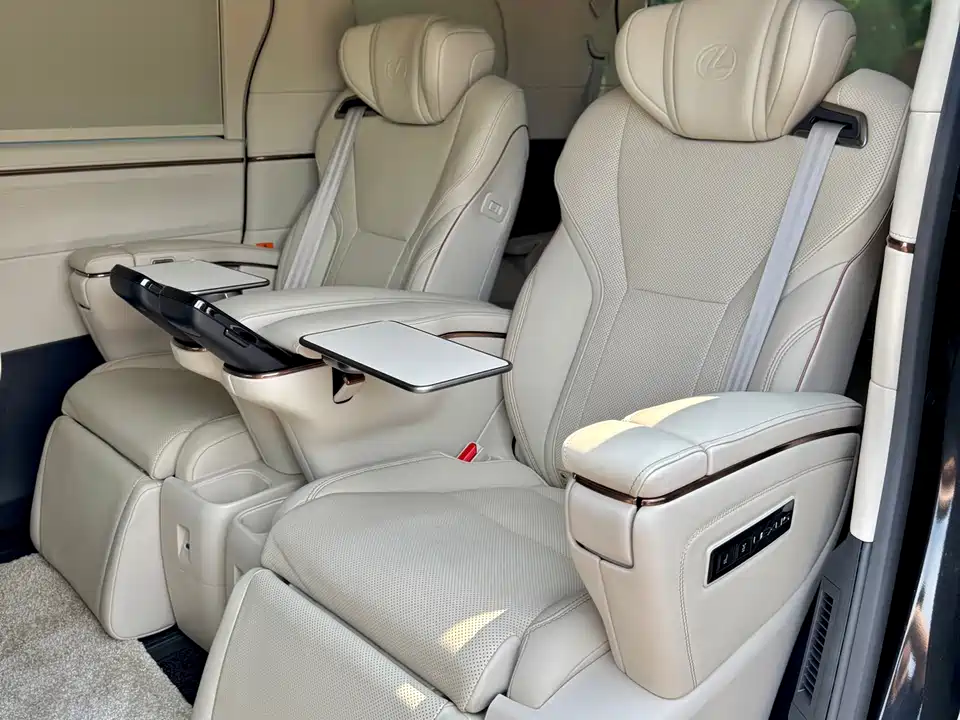 Lexus LM