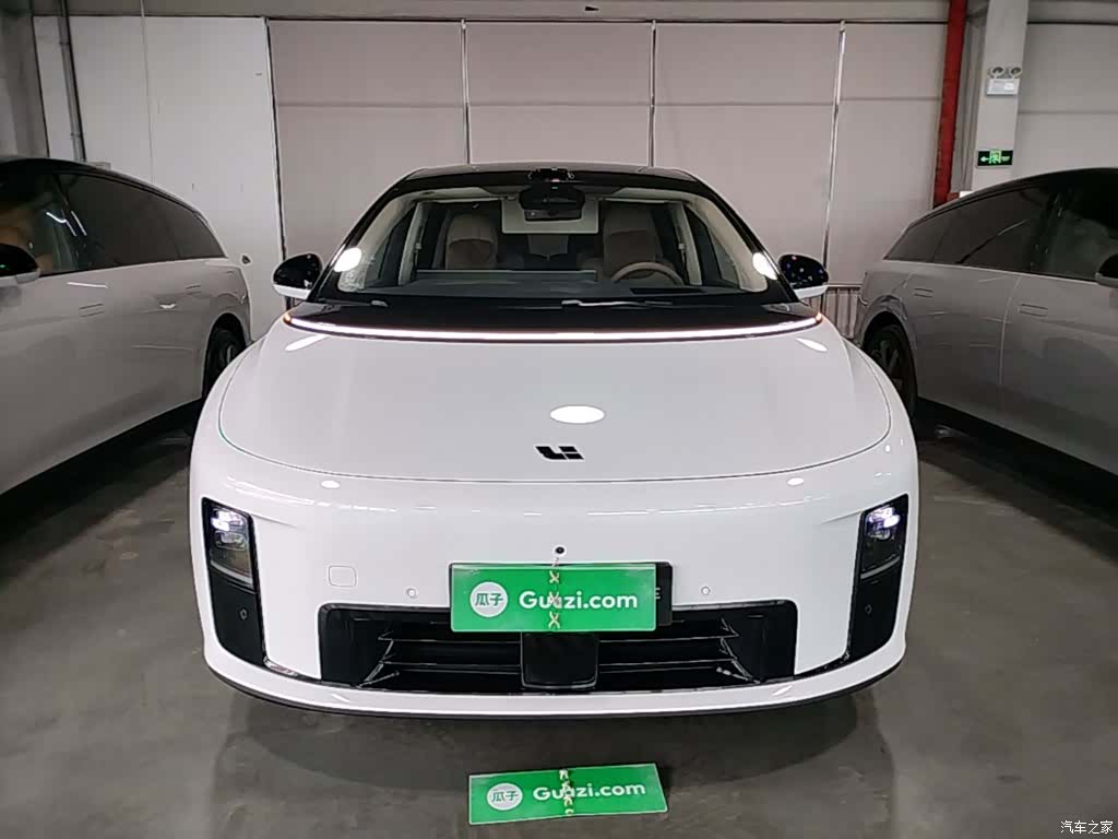 Li Auto i8, 2025 3